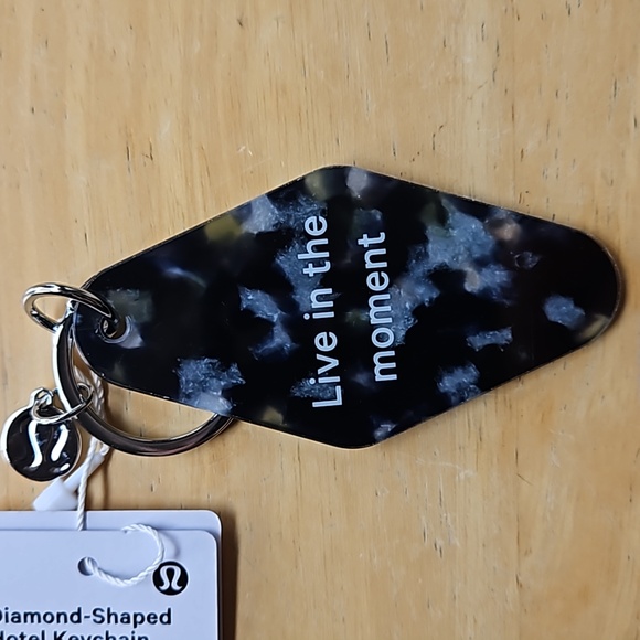 LULULEMON KEYRING - Picture 5 of 10